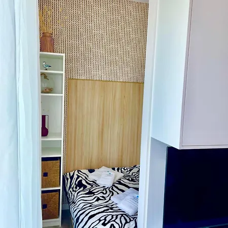 Three Horizons Apartment *